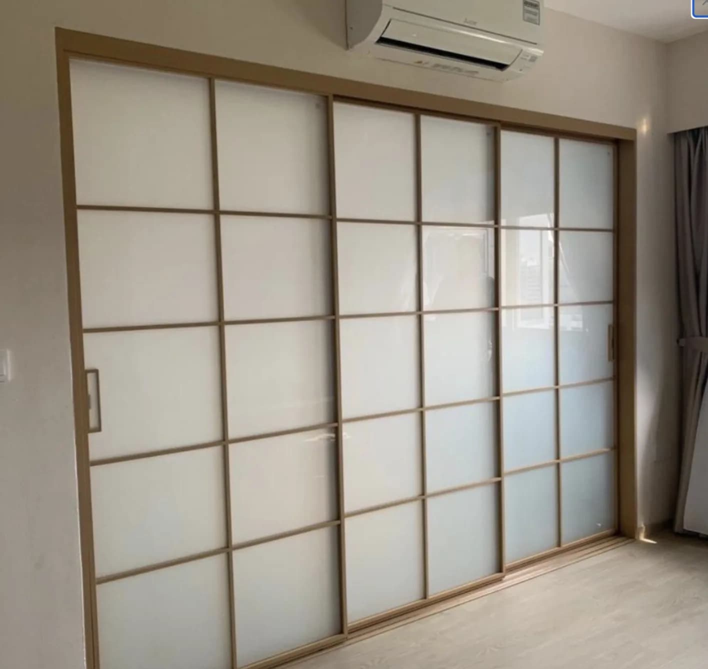 Soft-Closing Sliding Door (Aluminium Frame)
