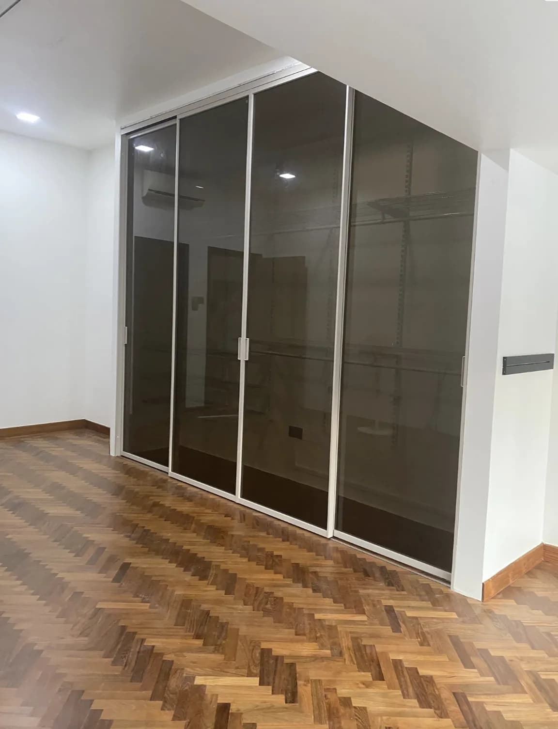 Soft-Closing Sliding Door — Kitchen Glass